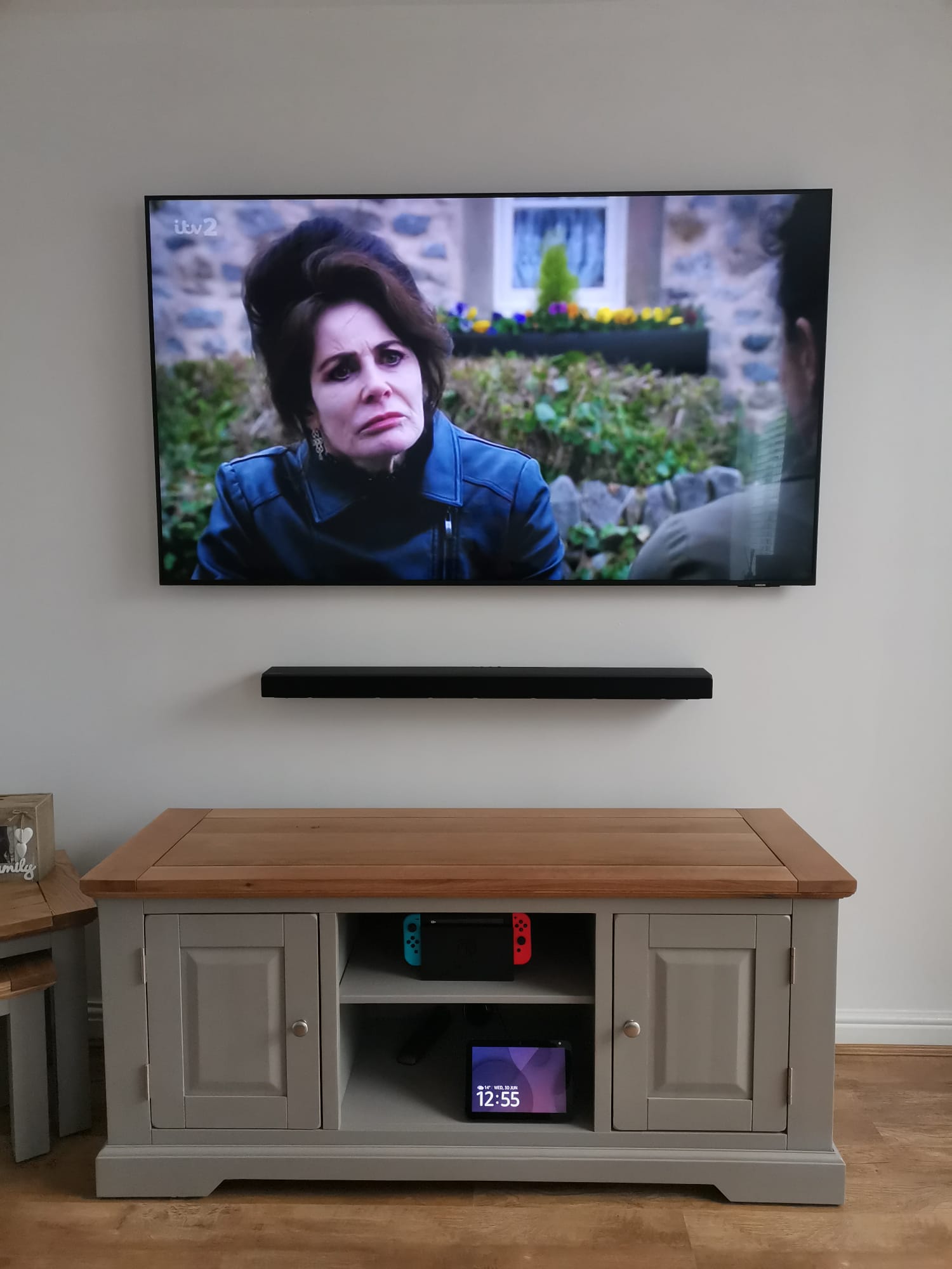 Peak View Aerials & CCTV Wall mounted TV, aerial & satellite