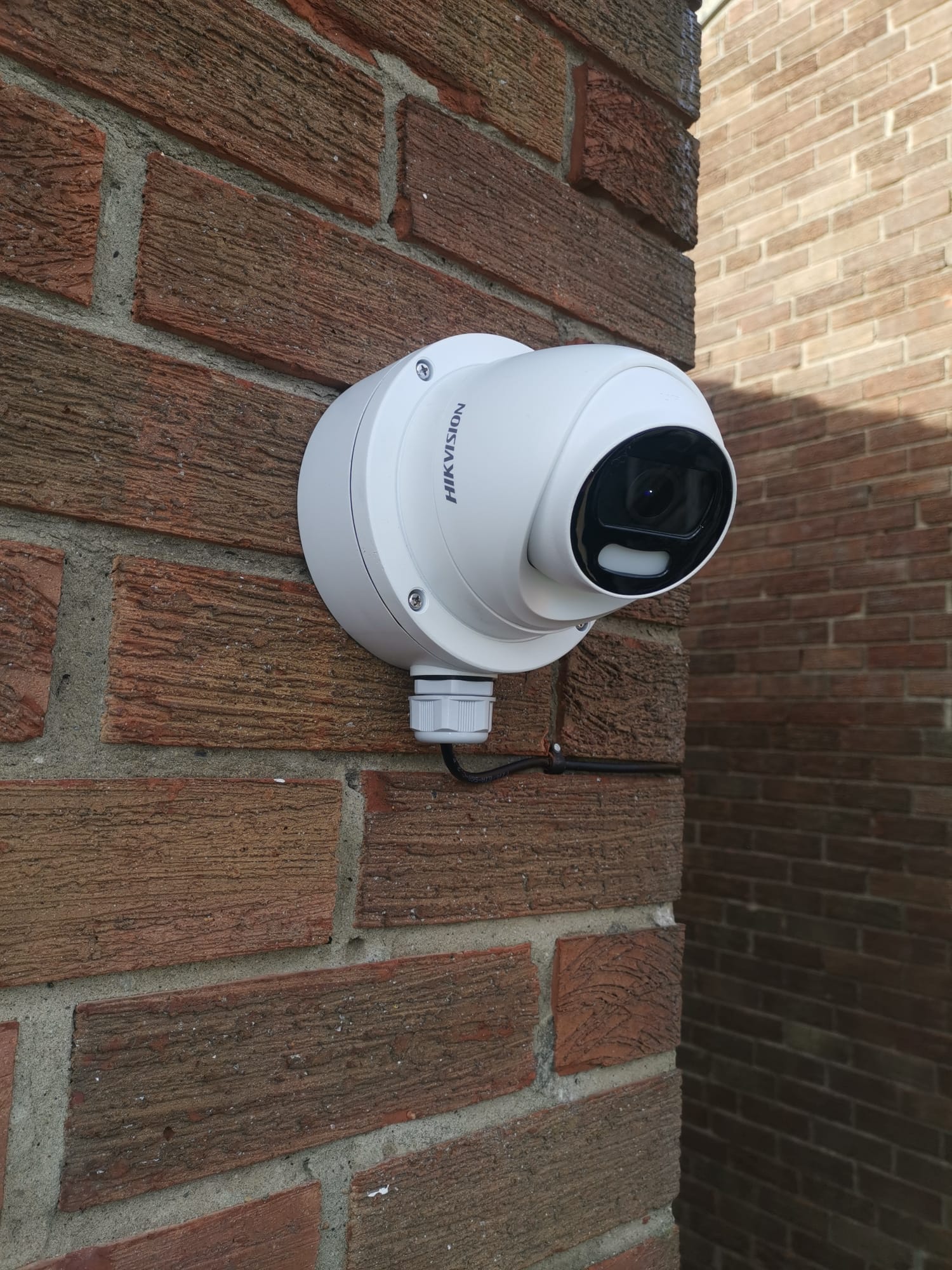 Peak View Aerials & CCTV Wall mounted TV, aerial & satellite